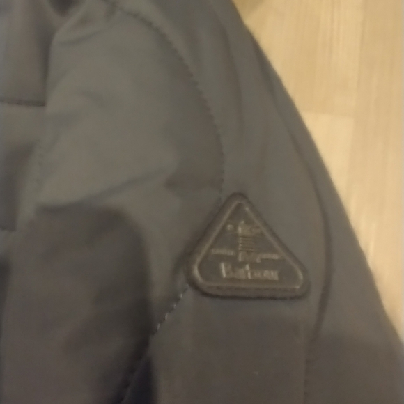 Ladies Barbour quilted long winter coat with removable faux fur shawl - Picture 4 of 10